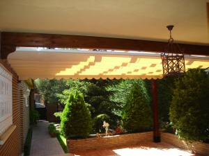 pergola de terraza y jardin con cubierta de toldo