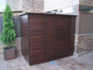 caset armario de madera hecho a medida para la terraza
