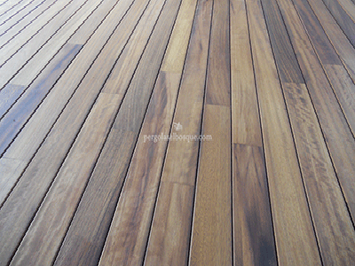 suelo de madera en acabado moderno